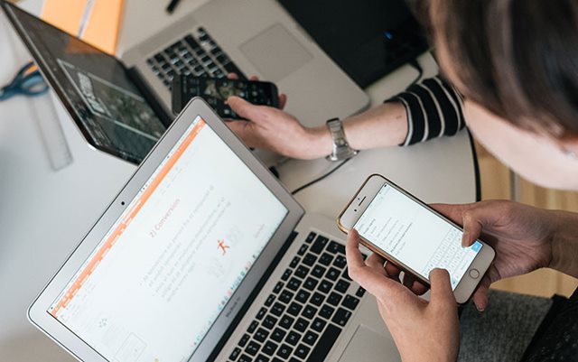 computere og mobiltelefoner