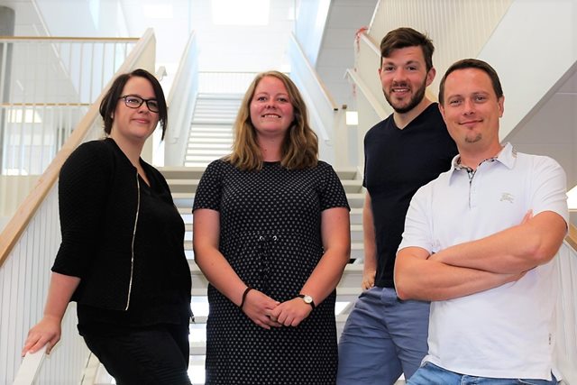 Projektgruppen afbilledet på trappen i atrium