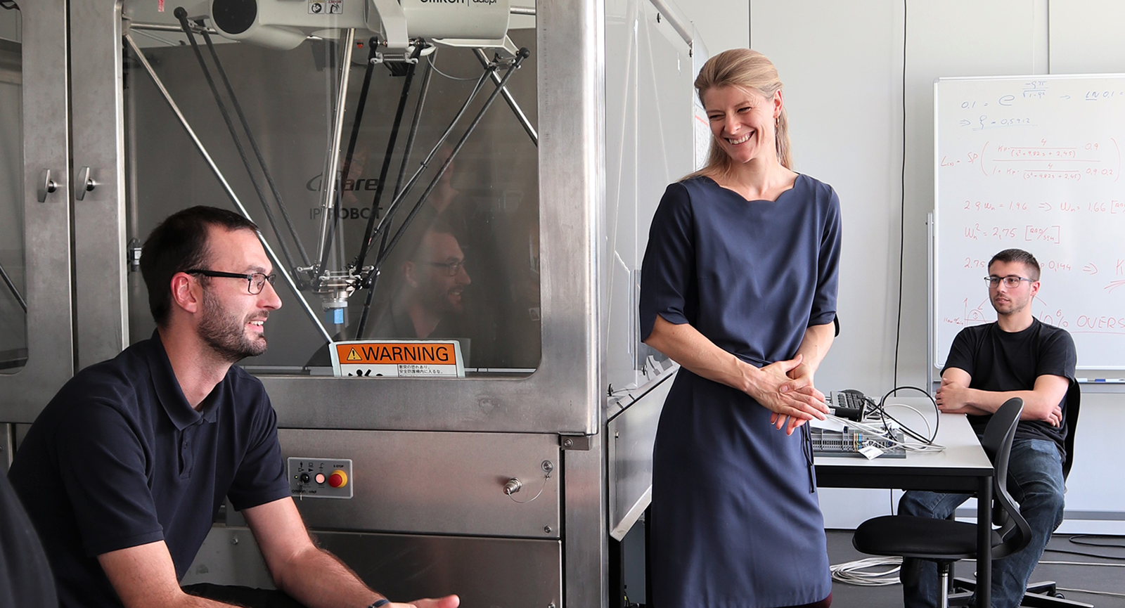 Marketingstuderende laver en konkurrentanalyse.