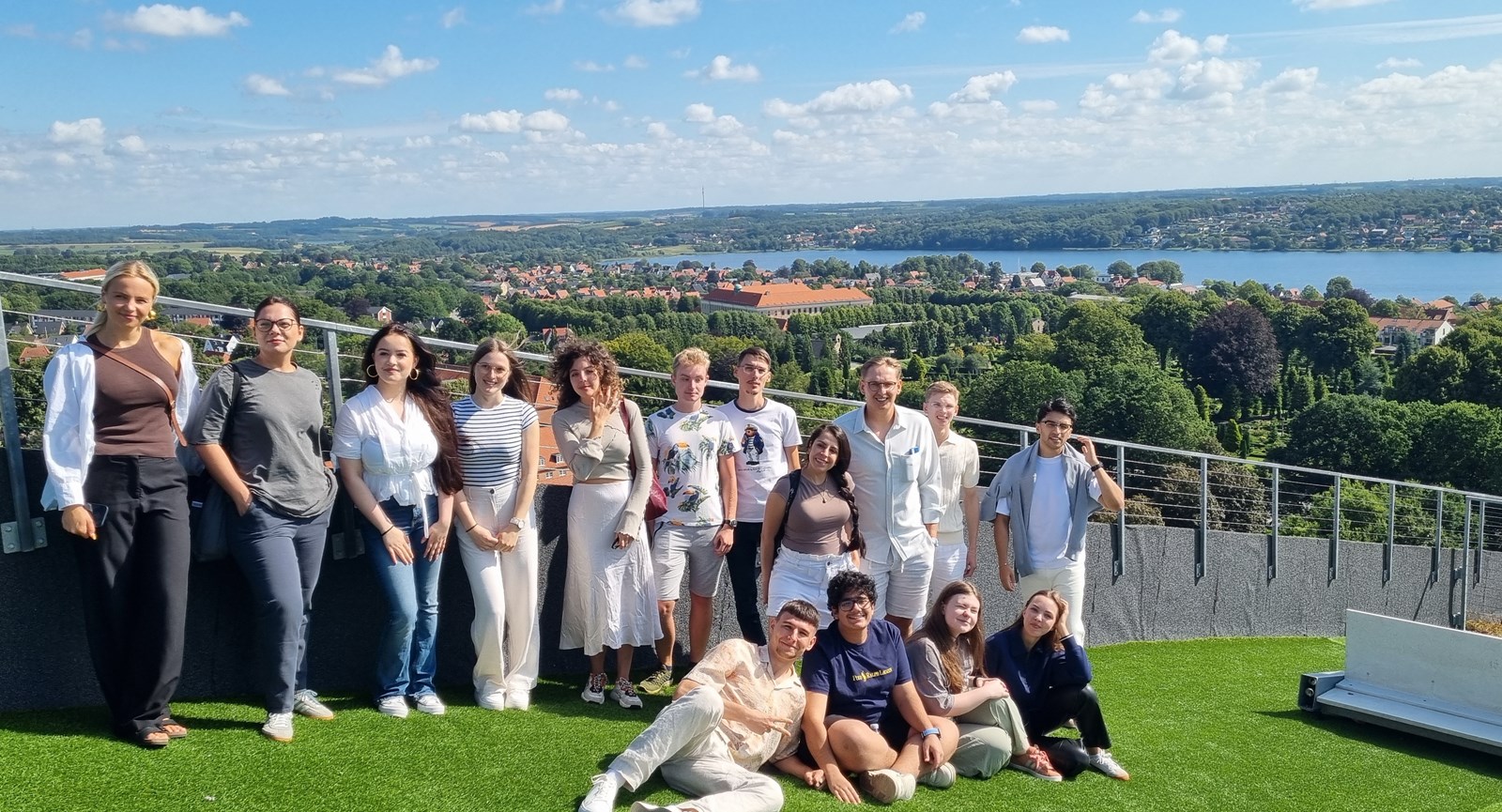 Gruppebillede af studerende på Summer School