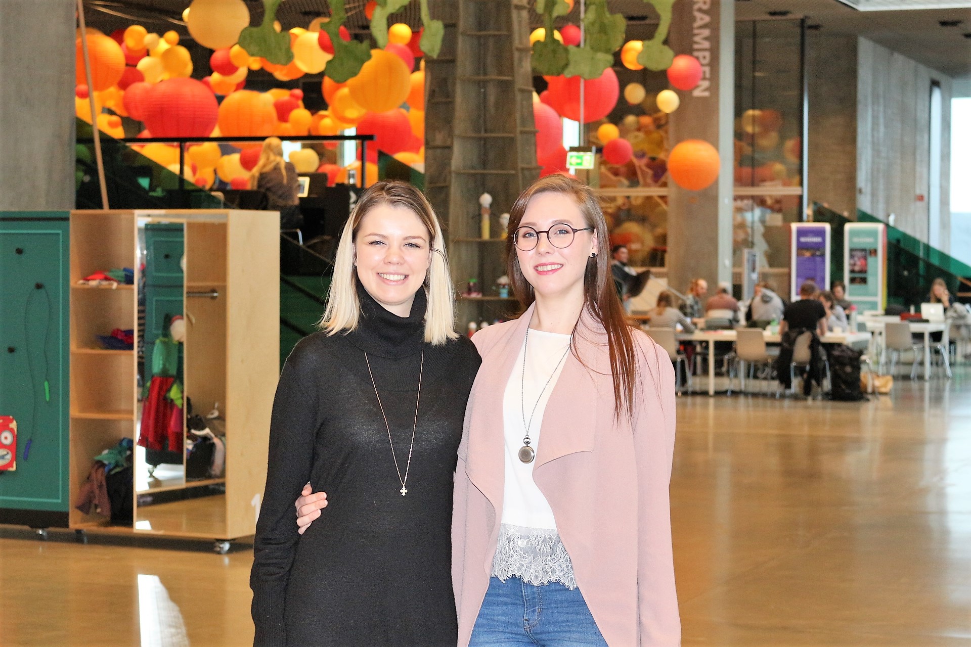 Studerende fra optikerhøjskolen viser deres computerspil frem på Dokk1 i Aarhus