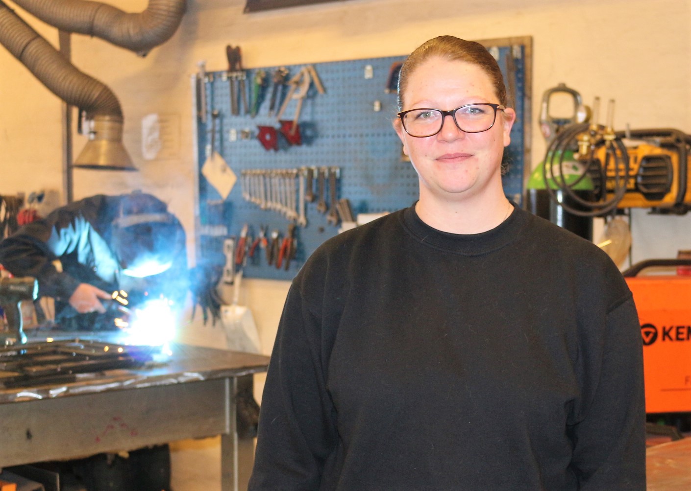 Louise er pige og læser på en typisk mandsdomineret uddannelse på Erhvervsakademi Dania