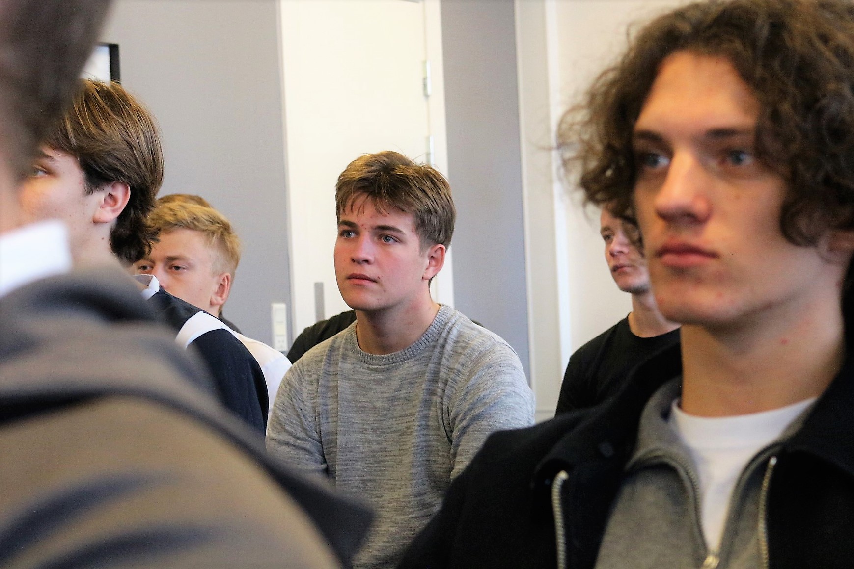 Praktikanterne er meget interesserede 