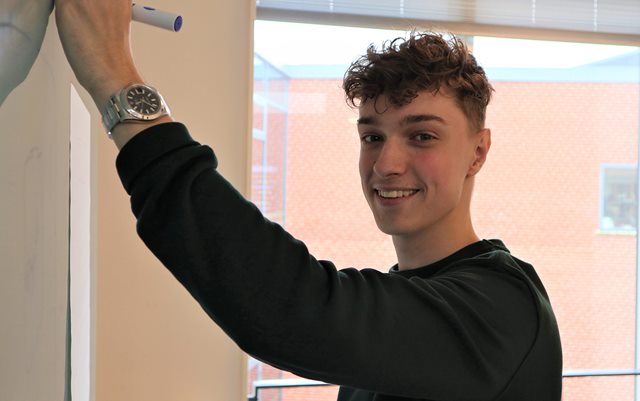 Rasmus Østergaard er både fotograf, social medie-manager og studerende