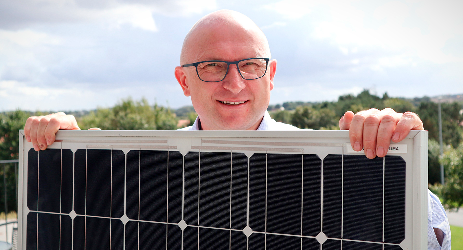 Claus Grann står bag solcelle-panel