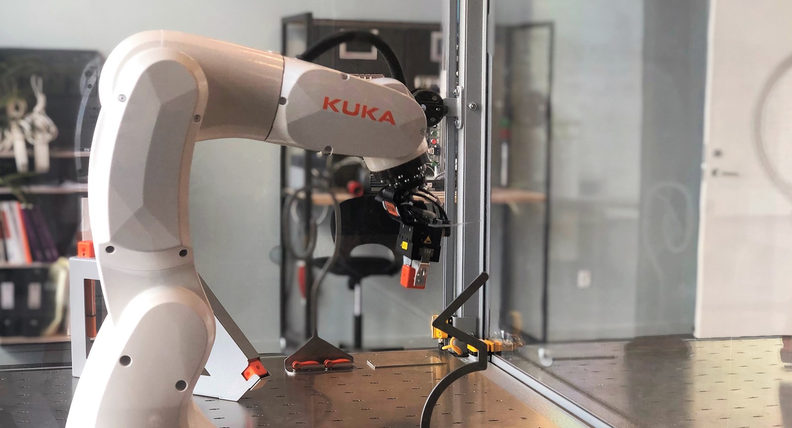 billede af en robot = robotteknologi