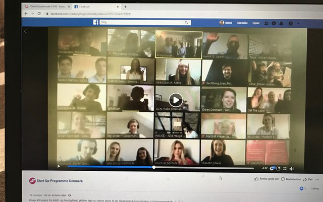 Et skærmbillede af deltagerne ved DM i entreprenørskab 2020, som afholdtes online. I alt 25 små billeder af deltagerne, som er med via webcam.