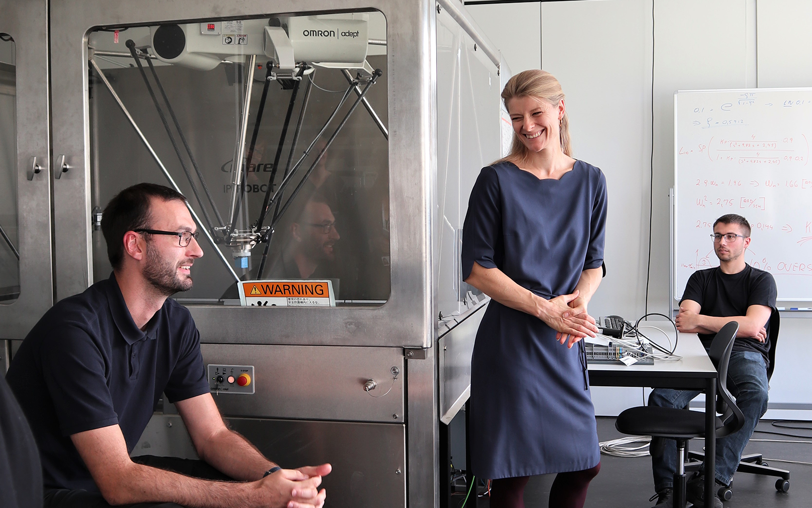 Marketingstuderende laver en konkurrentanalyse.