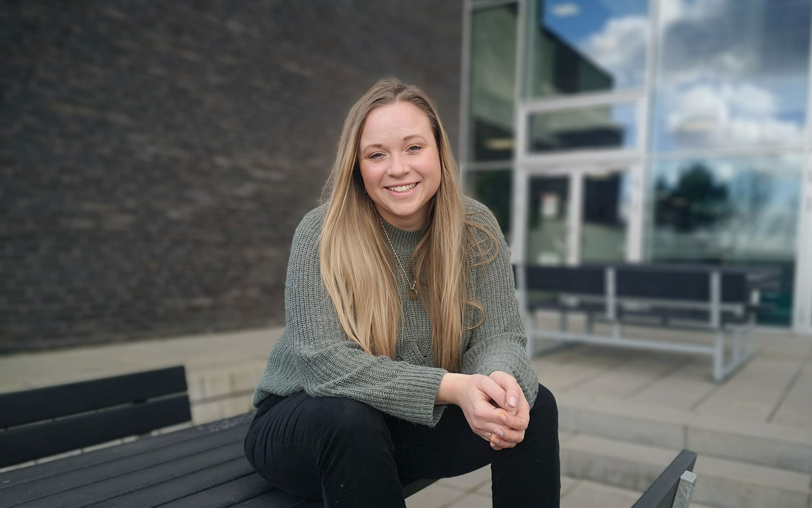 Line Danielsen kom på Erhvervsakademi Dania og fandt ud af, hun faktisk er dygtig. Nøglen var at finde sin passion for oplevelser og blive forskningsassistent