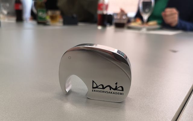 Øllefant fra Georg Jensen med Danias logo på var en gave til installatørerne