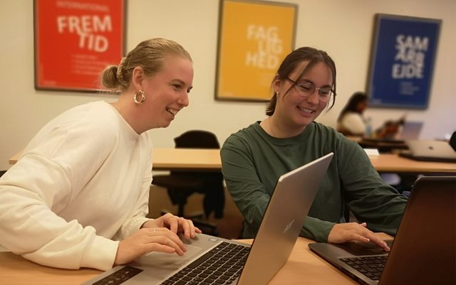 Kathrine Fræer til venstre og Louise undersøger markedet inden caseuge i Polen