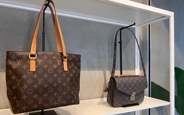 to tasker fra Louis Vuitton, der er til salg ved We Do Vintage