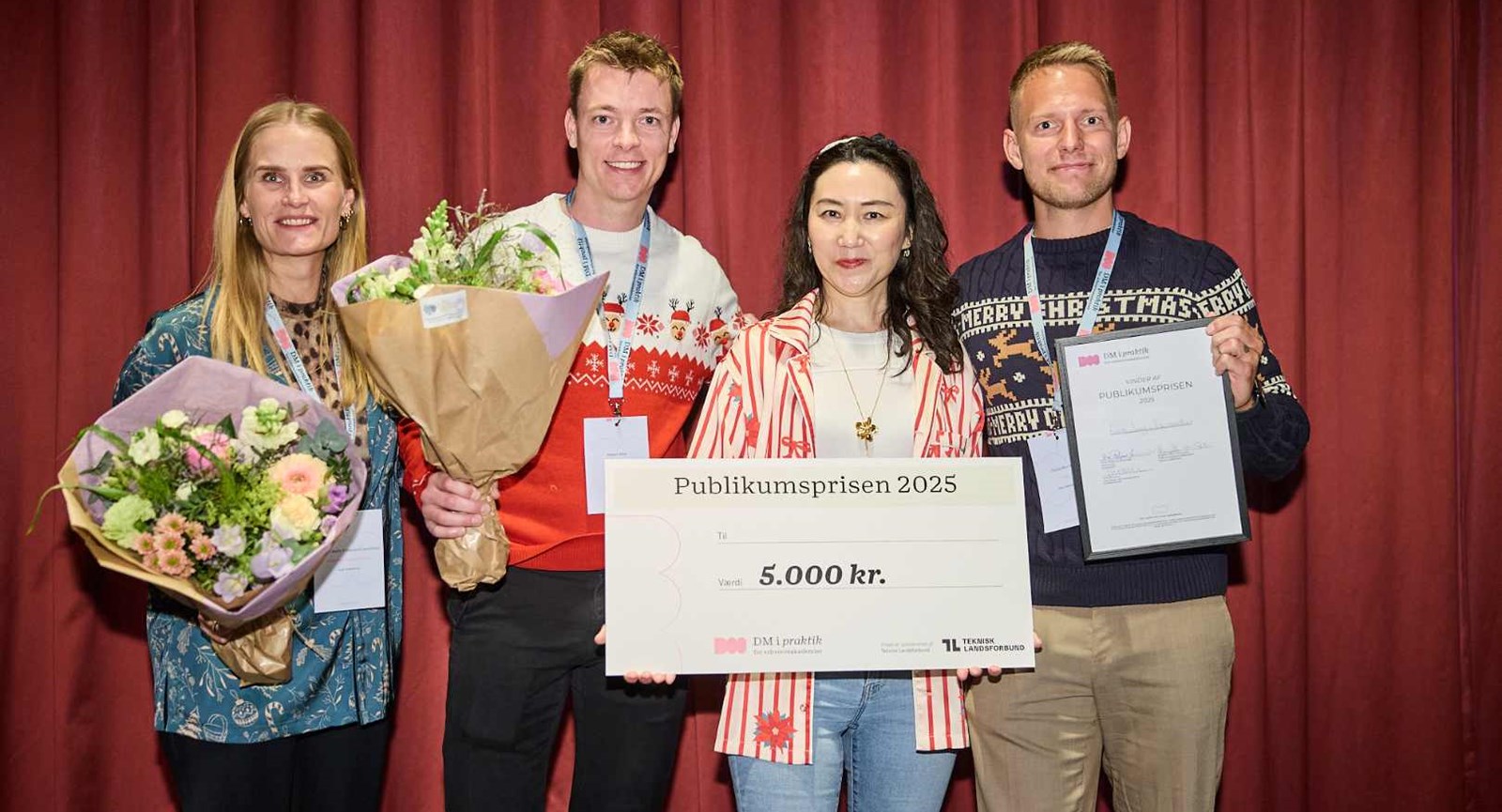 Fang og julesweaters på scenen som vinder af publikumsprisen til DM i praktik