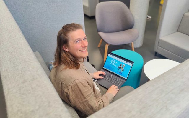 Mads Clausen læser til markedsføringsøkonom på Erhvervsakademi Dania i Randers, og har i sin praktik startet sin egen virksomhed