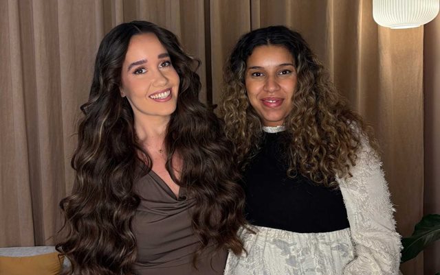 Helena, der læser til handelsøkonom ved Erhvervsakademi Dania i Silkeborg, står sammen med Nadia, der har læst til finansøkonom på Dania i Silkeborg og startet virksomheden