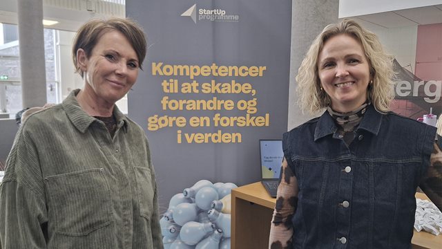 Det kan være hårdt, at være iværksætter. Men Sidsel Dyrholm (til højre) fra Fonden for Entreprenørskab opfordrede de studerende til at give den gas og tro på sig selv. Foto: Søren Munch Terkelsen