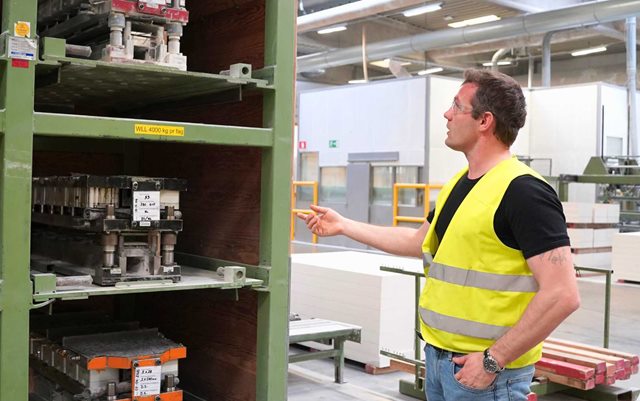 Krystian, der læser til produktionsteknolog på Erhvervsakademi Dania, fortæller om sit projekt i produktionen ved Knauf