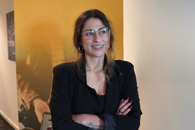 Dina har under sit studie på Erhvervsakademi Dania startet by Moments 