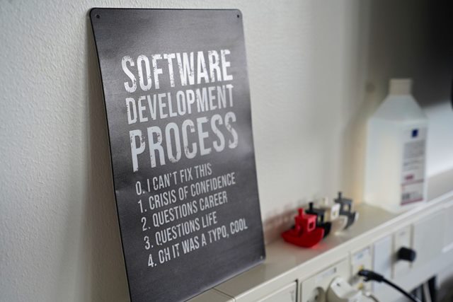 Et skilt fra lokalet, hvor it-teknologerne har undervisning på studiet ved Erhvervsakademi Dania i Viborg om software udvikling