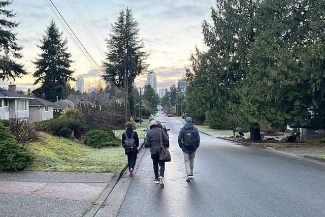 De seks datamatikere fra Grenaa på vej til en dag på studiet i Vancouver